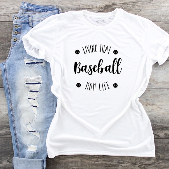 NWT Living That Baseball Mom Life Graphic T-shirt - Picture 1 of 3